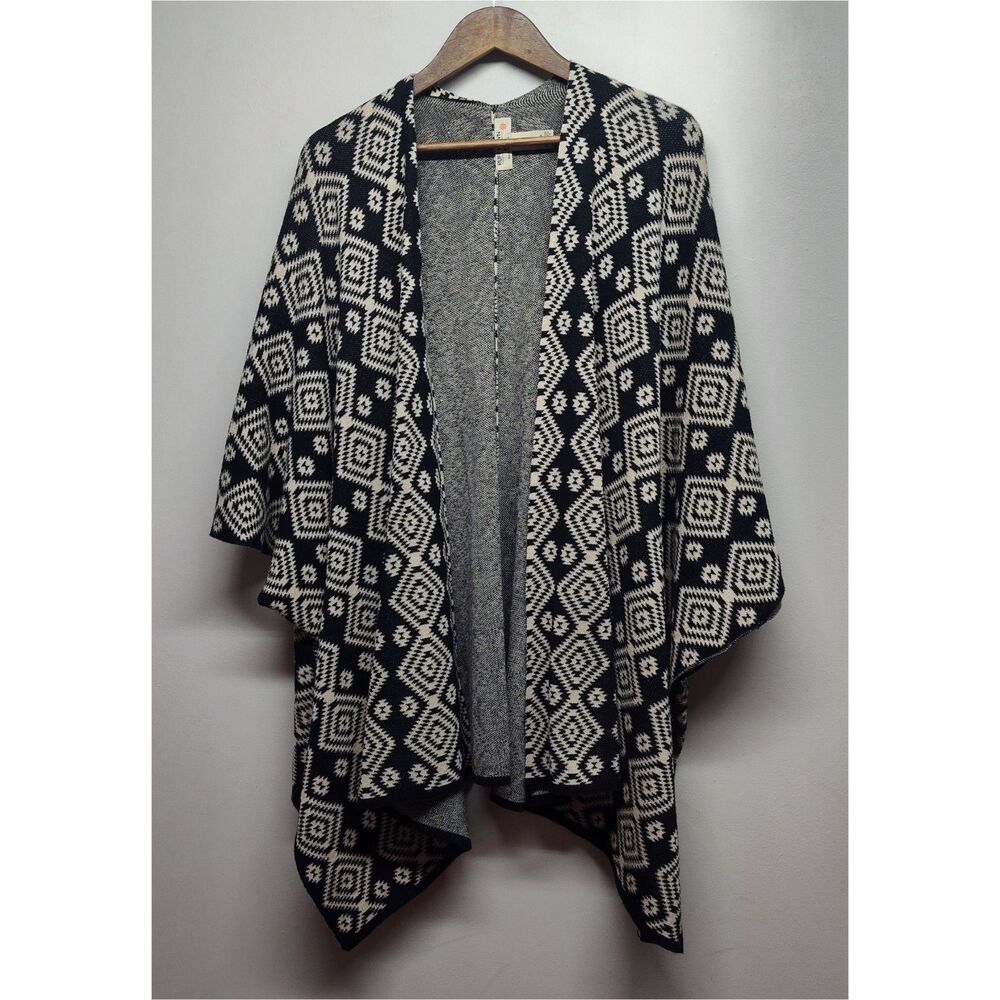 Ruff Hewn Knit Poncho One Size Black Tan Spring Outdoor Bohemian Tribal Casual